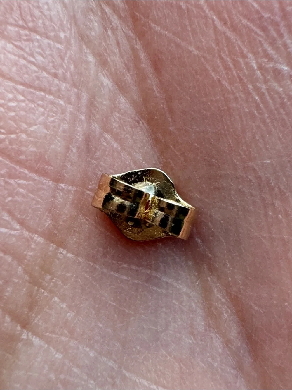 14K Garnet Stud Earrings‎